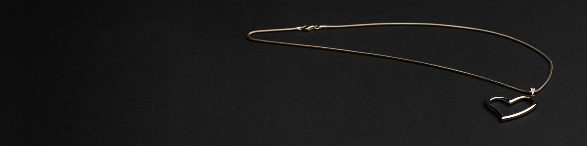 Arnold-Header-Web-2000x500-21-12-02-Kette-Herz-v3
